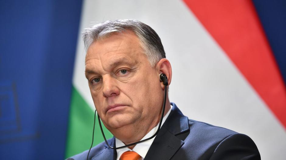 Viktors Position: Zunächst brauche es Lösungen mit Blick auf die ungarische Energie-Versorgungssicherheit, dann könne es Sanktionen geben. Bislang gebe es diese Lösungen aber nicht.
