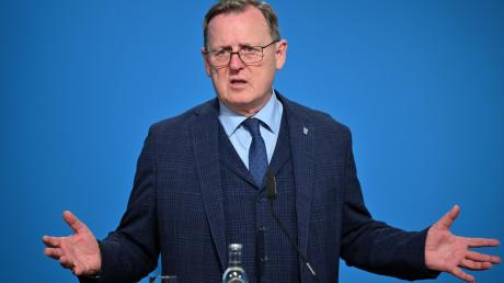 Thüringens Ministerpräsident Bodo Ramelow (Die Linke) sieht im Koalitionsvertrag von Grünen und CDU in NRW eine «Blaupause» zur Schlichtung des Streits mit der Union im Thüringer Landtag.