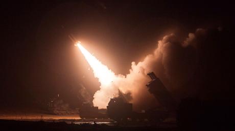 Das US-amerikanische und das südkoreanische Militär haben acht ballistische Raketen ins Meer abgefeuert.