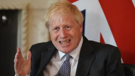 Nach Einschätzung von britischen Kommentatoren will sich Boris Johnson mit dem neuen Gesetzentwurf die Unterstützung der Brexit-Hardliner in seiner Fraktion sichern.