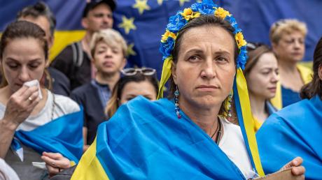 Ukrainerinnen bei einer Kundgebung vor dem Sitz des Europäischen Rates in Brüssel.