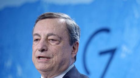 Italiens Premier Mario Draghi spricht bei der Pressekonferenz zum Schluss des dreitägigen G7-Gipfel.