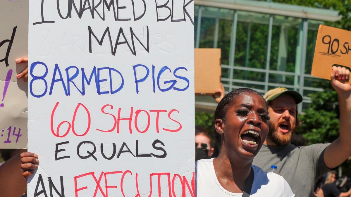 #Black Lives Matter: US-Beamte feuern Dutzende Male auf unbewaffneten Schwarzen