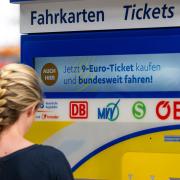 Das monatliche 9-Euro-Ticker gilt in Bussen und Bahnen des Nahverkehrs.