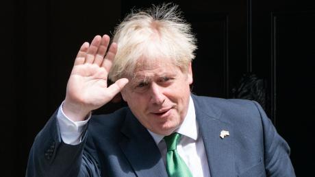 Noch-Premier Boris Johnson verlässt die Downing Street Nummer 10.