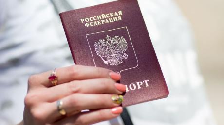 Immer mehr Länder schränken die Vergabe von Schengen-Visa an Russen im Alleingang ein.