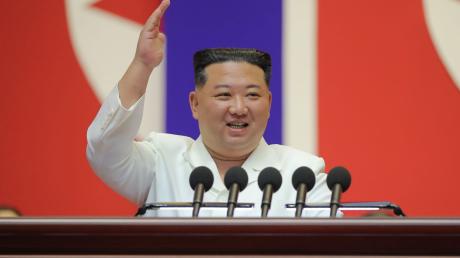 Nordkoreas Machthaber Kim Jong Un spricht mit blick auf das Atomwaffengesetz von einer "unverrückbaren" Linie.