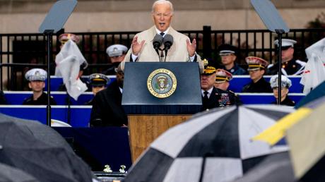 US-Präsident Joe Biden spricht während einer Zeremonie im Pentagon zu Ehren und zum Gedenken an die Opfer der Terroranschläge vom 11. September 2001.