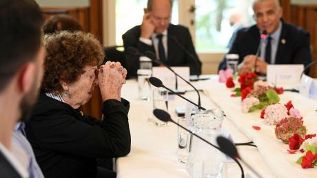 Die Holocaust-Überlebende Schoschana Trister (l) ist mit Israels Ministerpräsident Jair Lapid nach Berlin gereist.