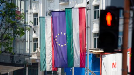Wegen Korruption und anderer Verstöße gegen den Rechtsstaat in Ungarn hat die Europäische Kommission vorgeschlagen, dem Land Zahlungen zu kürzen.