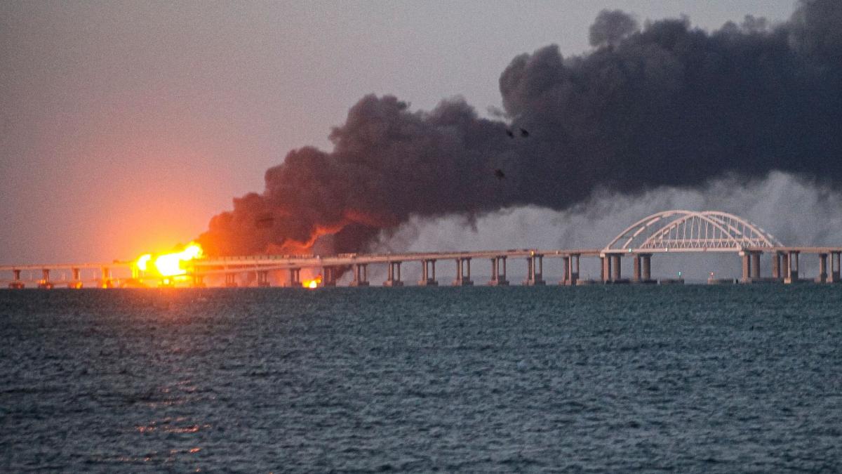 #Ukraine-Konflikt: Explosion auf Krim-Brücke zeigt Putins Schwäche im Krieg