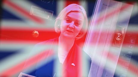 Liz Truss gibt vor der 10 Downing Street  ihren Rücktritt als Premierministerin bekannt.