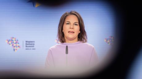 Außenministerin Annalena Baerbock gibt zum Ende der Konferenz zum Westlichen Balkan im Auswärtigen Amt ein Abschluss-Statement.
