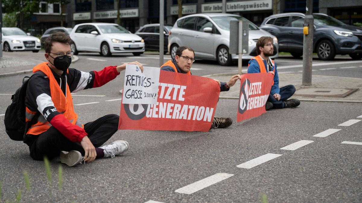 #Demonstration: Klimaschutzaktivisten blockieren wieder Straßen in Berlin