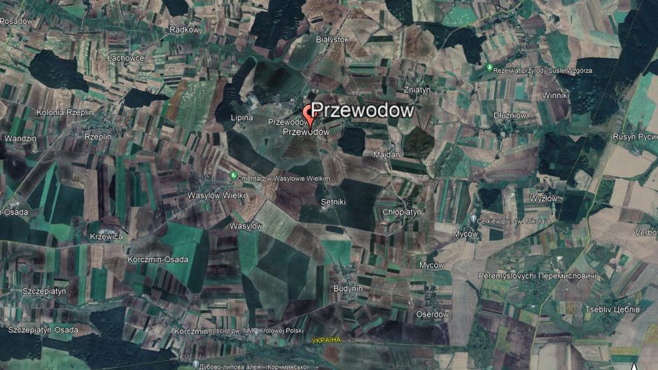 Die Google-Earth-Luftaufnahme zeigt die Region um den Ort Przewodow in Polen nahe der Grenze zur Ukraine (rechts). In dem polnischen Ort sind bei einer Explosion auf einem landwirtschaftlichen Betrieb zwei Menschen ums Leben gekommen.