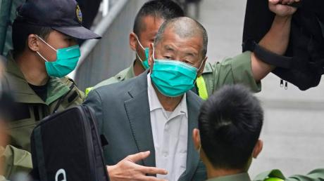 Der Hongkonger Bürgerrechtler Jimmy Lai verlässt das Berufungsgericht in Hongkong.