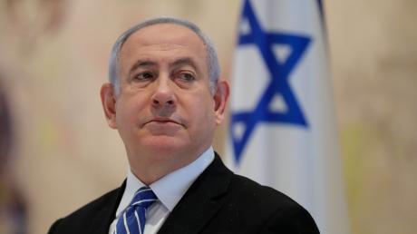 Benjamin Netanjahu, damaliger Ministerpräsident von Israel, nimmt an der ersten Kabinettssitzung der neuen Regierung in der Knesset teil.