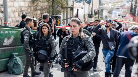 Israelische Polizei sichert den Ort eines erneuten Angriffs, einen Tag nach dem tödlichen Terroranschlag nahe einer Synagoge in Jerusalem.