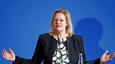 Bundesinnenministerin Nancy Faeser (SPD) steht beim Ampel-Partner FDP wegen ihres Umgangs mit irregulärer Migration in der Kritik.