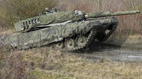 Vorführung des Kampfpanzers "Leopard 2A4" in Wels (Österreich).