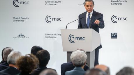 Chinas oberster Außenpolitiker Wang Yi kündigt auf der Münchner Sicherheitskonferenz eine Friedensinitiative für die Ukraine an.