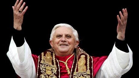 Ratzinger erteilte 1986 als Chef der Glaubenskongregation dem Skandalpriester H. in einem von ihm selbst unterschriebenen Brief die Erlaubnis, die Heilige Messe mit Traubensaft statt mit Wein zu feiern.