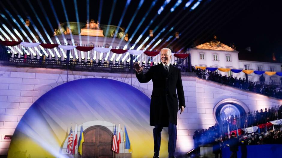 Symbolträchtige Bühne: US-Präsident Joe Biden hat im Königlichen Schlossgarten in Warschau eine Rede gehalten.