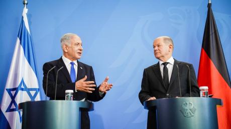 Bundeskanzler Olaf Scholz (r) empfängt Israels Ministerpräsidenten Benjamin Netanjahu in Berlin.