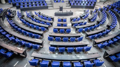 Mit der neuen Reform soll der auf 736 Abgeordnete angewachsene deutsche Bundestag ab der nächsten Wahl dauerhaft auf 630 Mandate verkleinert werden.