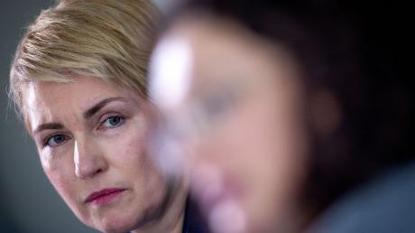 Manuela Schwesig, die Ministerpräsidentin von Mecklenburg-Vorpommern, sieht keinen Grund für einen Rücktritt.