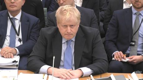 Ex-Premier Boris Johnson sagt vor dem Privilegienausschuss des Unterhauses in London aus.