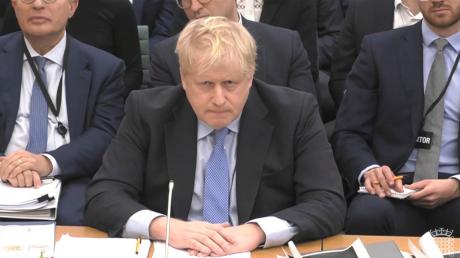 Ex-Premier Boris Johnson, hier vor dem Privilegienausschuss des Unterhauses in London, tritt als Parlamentsabgeordneter ab.