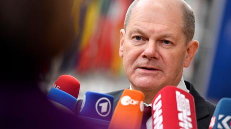 Bundeskanzler Olaf Scholz (SPD) gibt sich in der Verbrenner-Debatte demonstrativ gelassen.