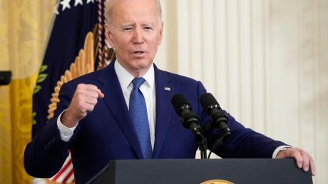 Nach der Tötung eines US-Bürgers bei einem mutmaßlich iranischen Drohnenangriff reagiert US-Präsident Joe Biden umgehend.