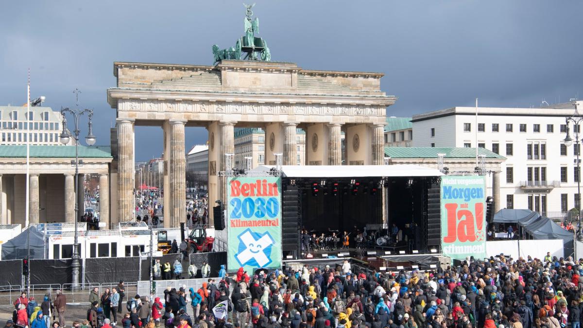 #"Zeit läuft weg" – Demo-Konzert zum Klima-Volksentscheid