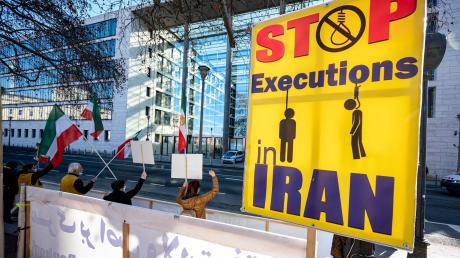 Demonstration gegen die Hinrichtungen im Iran vor dem Auswärtigen Amt in Berlin (Archivbild).
