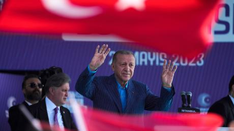 Der türkische Präsident Erdogan ist für weitere fünf Jahre im Amt bestätigt worden.