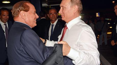 Herzlich einander zugetan: Silvio Berlusconi (l) und Wladimir Putin.