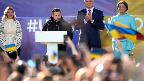Der ukrainische Präsident Wolodymyr Selenskyj spricht bei einer Veranstaltung am Rande des Nato-Gipfels in Vilnius.
