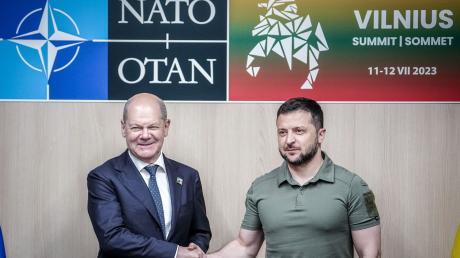 Bundeskanzler Olaf Scholz (SPD) und der ukrainische Präsident Wolodymyr Selenskyj am Rande des Nato-Gipfels.