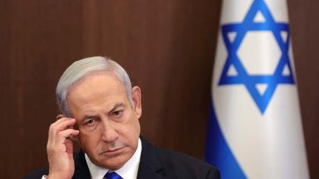 Benjamin Netanjahu ist in die Notaufnahme eines Krankenhauses in der Nähe der Stadt Tel Aviv gebracht worden.