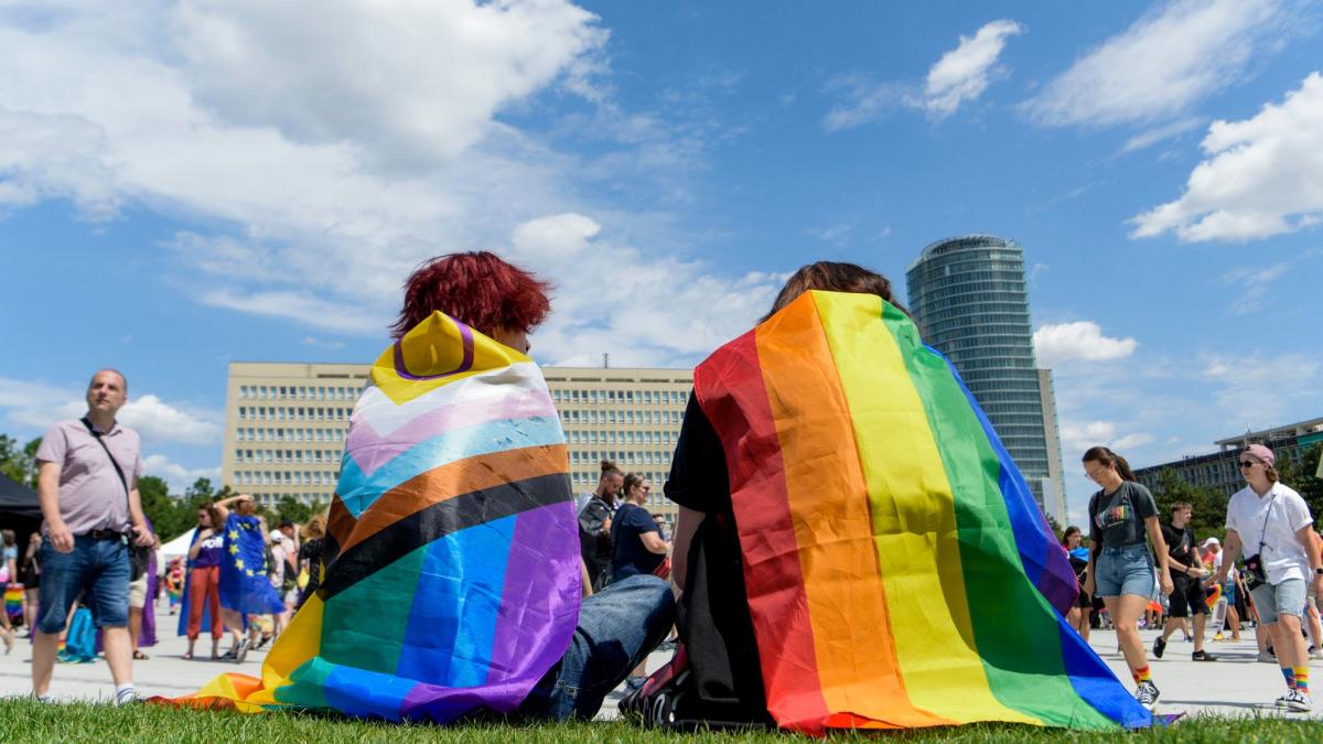#Pride-Parade in Bratislava erinnert an Terroranschlag