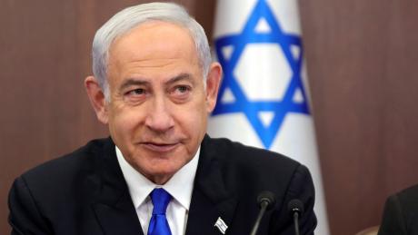 Israels Premierminister Benjamin Netanjahu hat einen Herzschrittmacher erhalten.