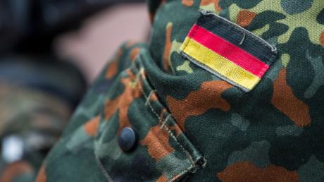 Der Bundestag hatte 2021 beschlossen, dass homosexuelle Soldaten für ihre Benachteiligung in der Bundeswehr und der Nationalen Volksarmee der DDR entschädigt werden.