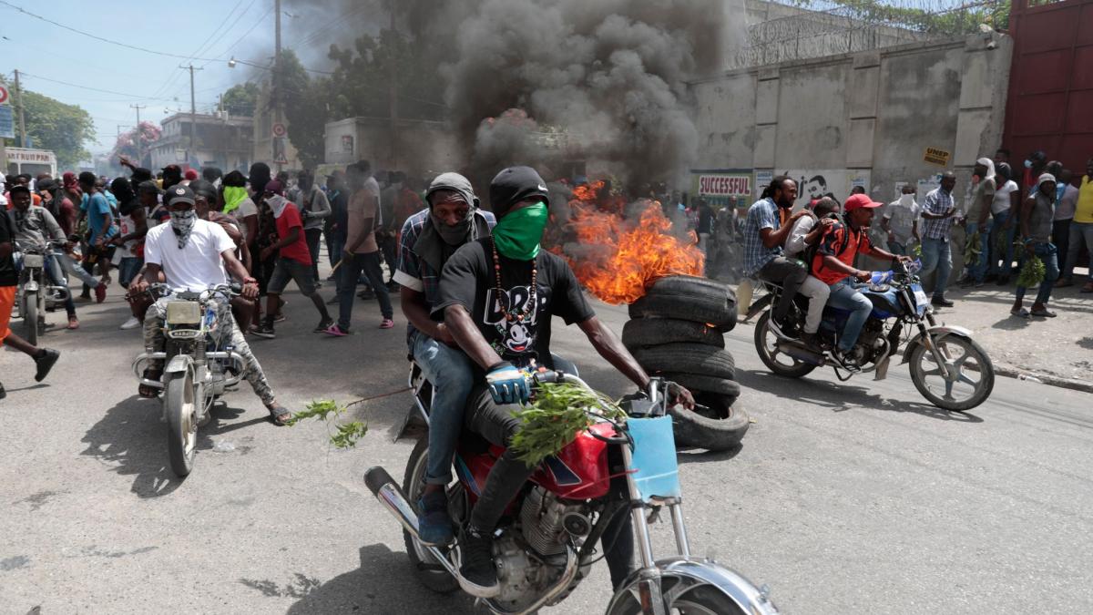 #Tausende flüchten vor Bandengewalt in Haitis Hauptstadt