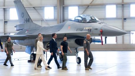 Dänemark und die Niederlande werden der Ukraine F-16-Kampfjets liefern.
