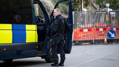 Beamte konnten den 21-Jährigen demnach im Londoner Stadtteil Chiswick ergreifen, wie die Metropolitan Police mitteilte.