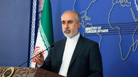 Irans Außenamtssprecher Nasser Kanaani bei einer Pressekonferenz in Teheran.