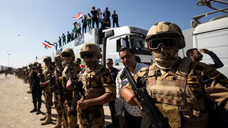 Soldaten der ägyptischen Armee stehen am Grenzübergang Rafah zwischen Ägypten und dem Gaza-Streifen.