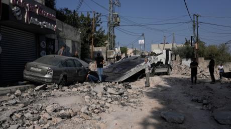 Bei Auseinandersetzungen mit der Armee sowie mit radikalen israelischen Siedlern starben seit dem 7. Oktober bereits mehr als 130 Palästinenser im Westjordanland.